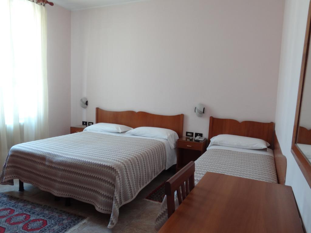 Hotel Castelletto Milão Quarto foto